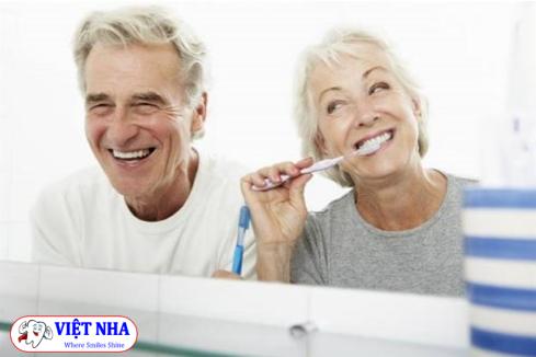 Trồng răng Implant cho người lớn tuổi